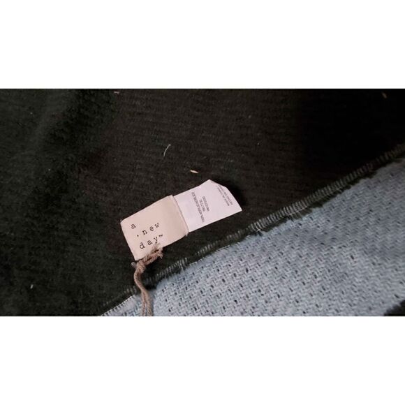 A New Day Colorblock Blanket Scarf - Picture 4 of 6